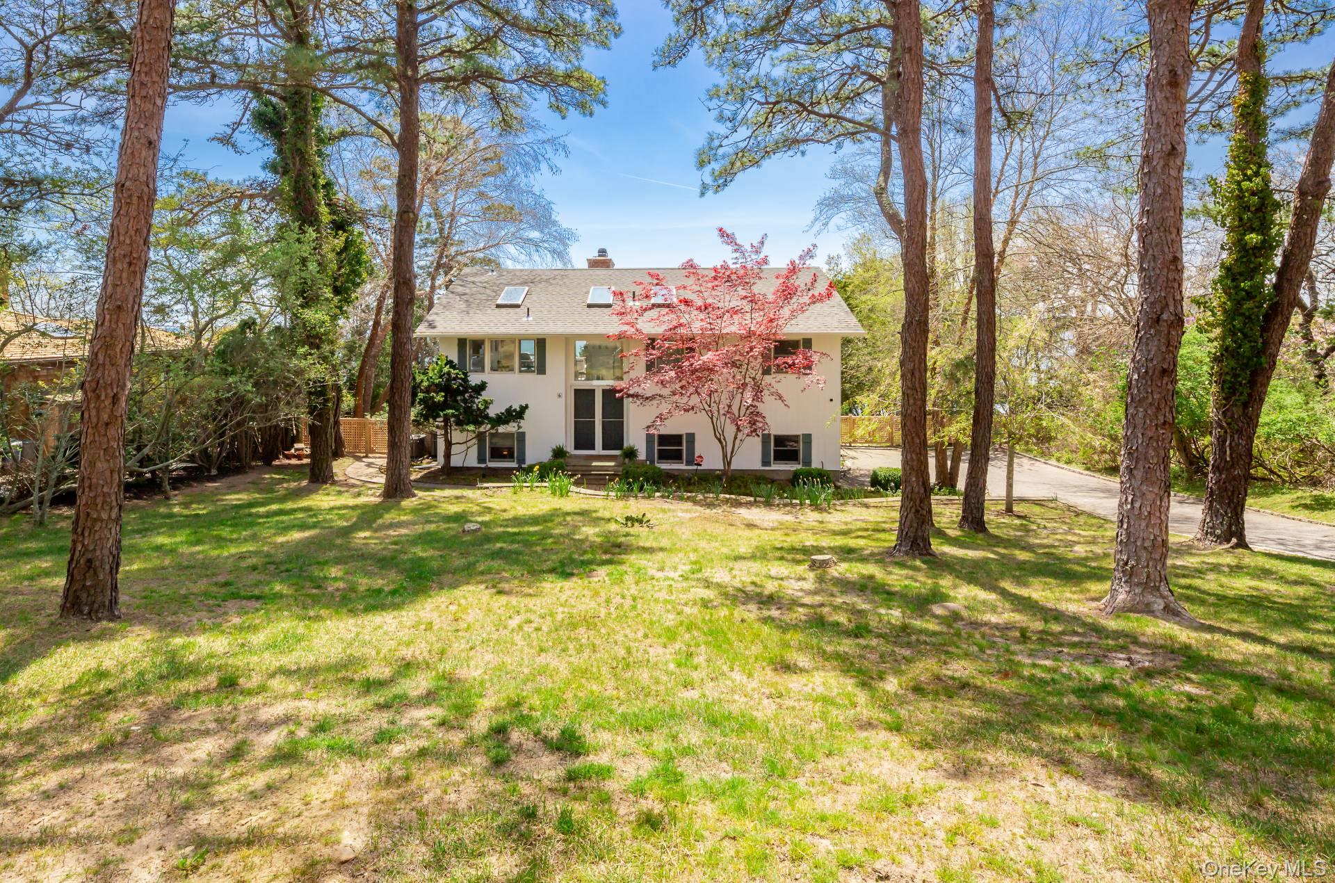 6 Peconic Road, Southampton, NY 11968