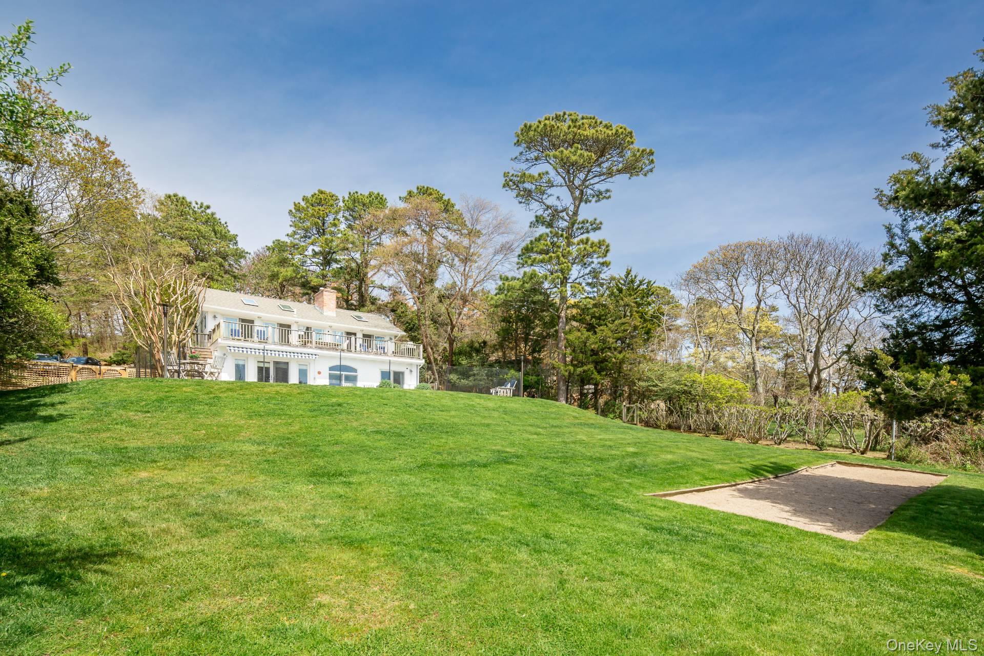 6 Peconic Road, Southampton, NY 11968