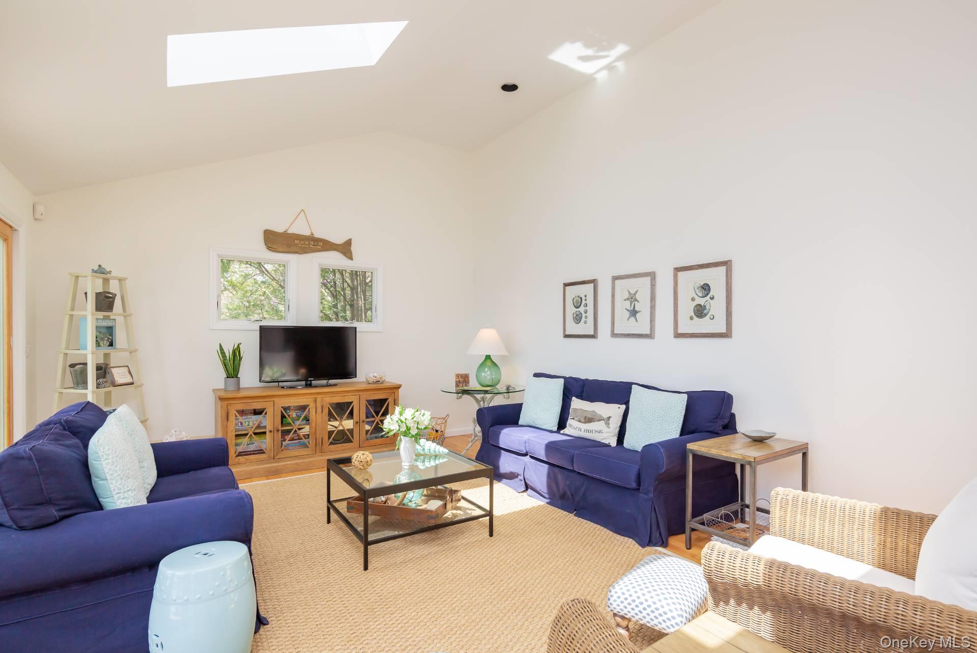 6 Peconic Road, Southampton, NY 11968