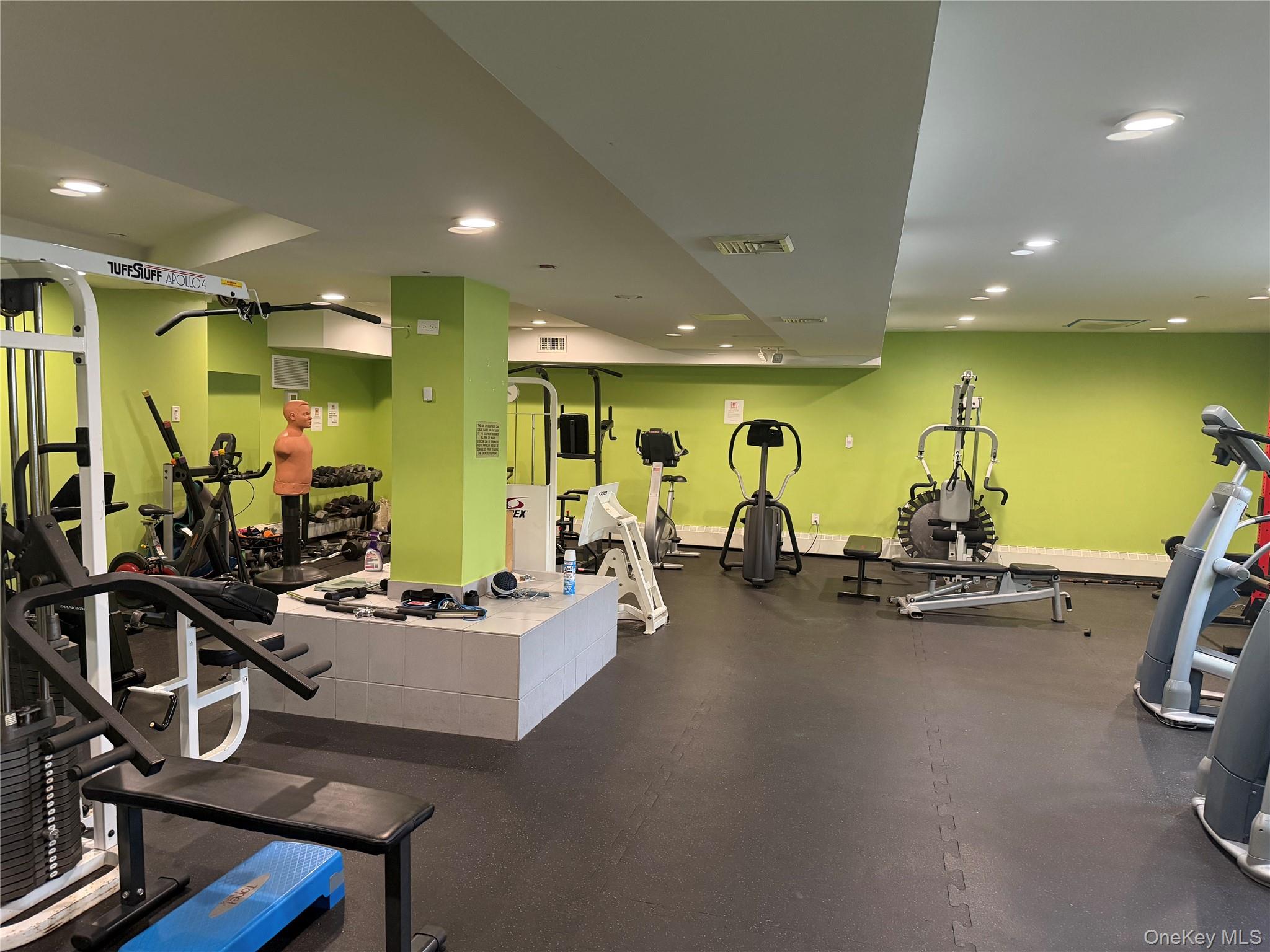 25 W Broadway # 104, Long Beach, NY 11561