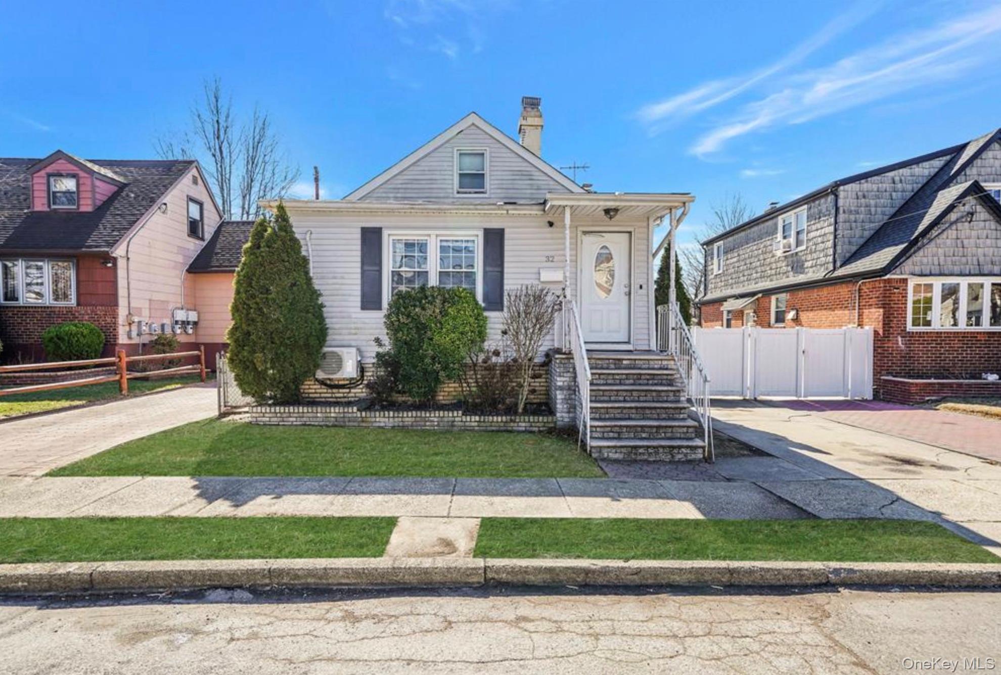 32 Cumberland Place, Valley Stream, NY 11580