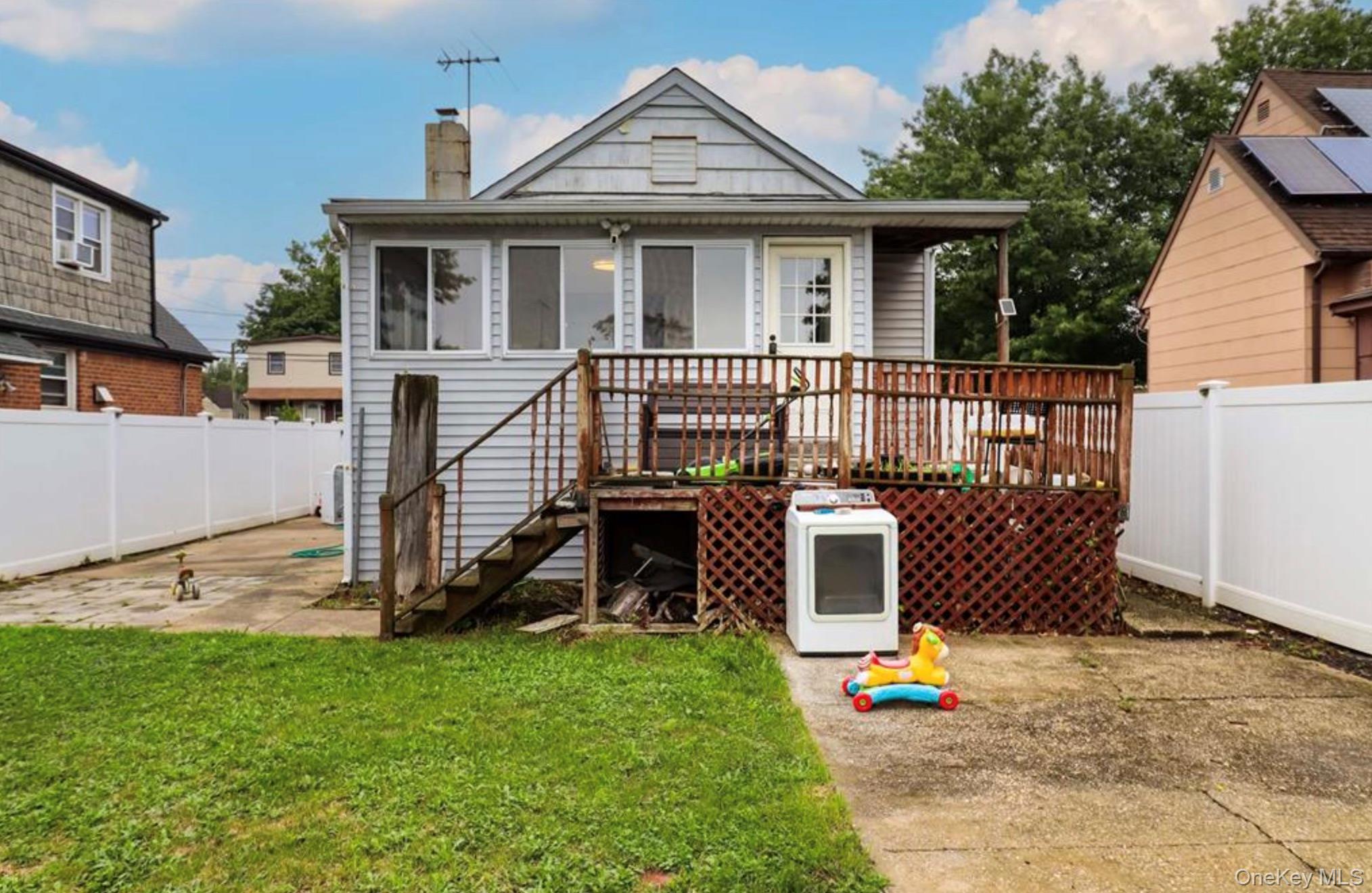 32 Cumberland Place, Valley Stream, NY 11580