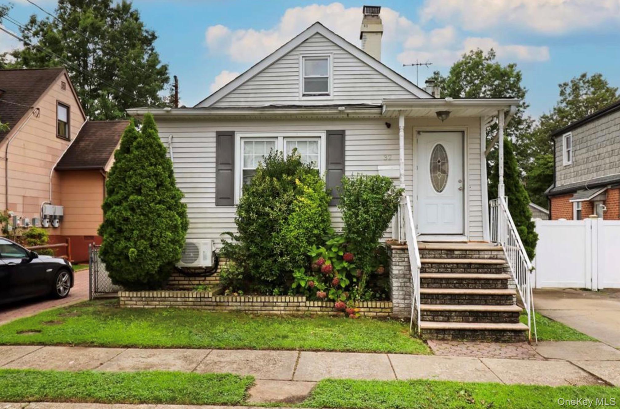 32 Cumberland Place, Valley Stream, NY 11580