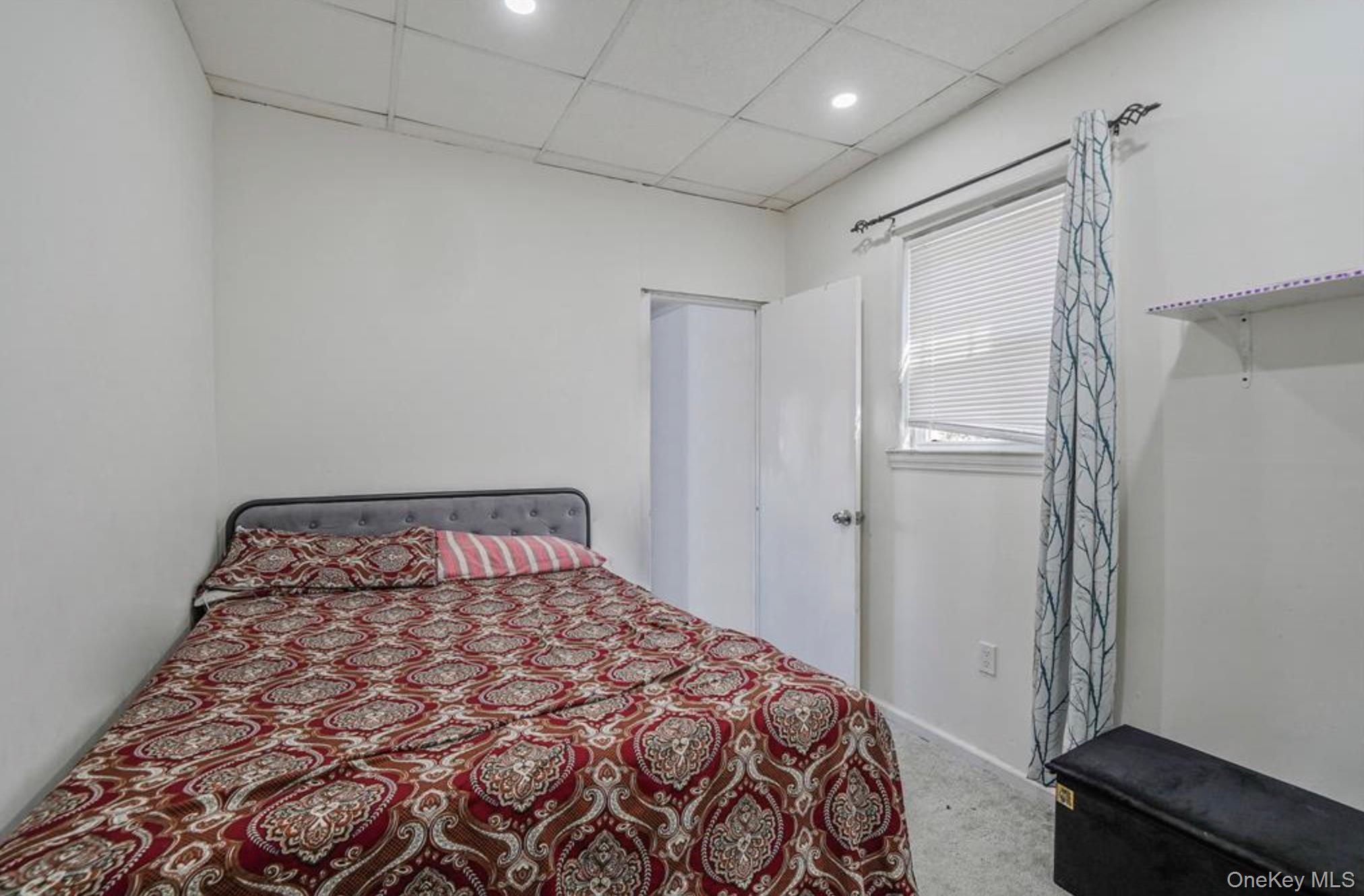 32 Cumberland Place, Valley Stream, NY 11580