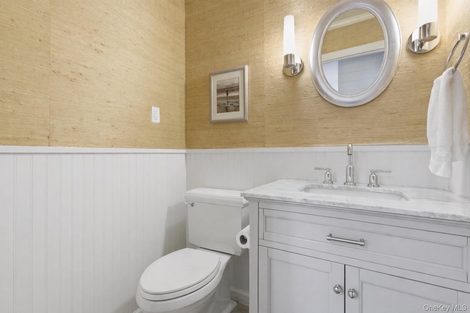 1 Canal Way, Hampton Bays, NY 11946