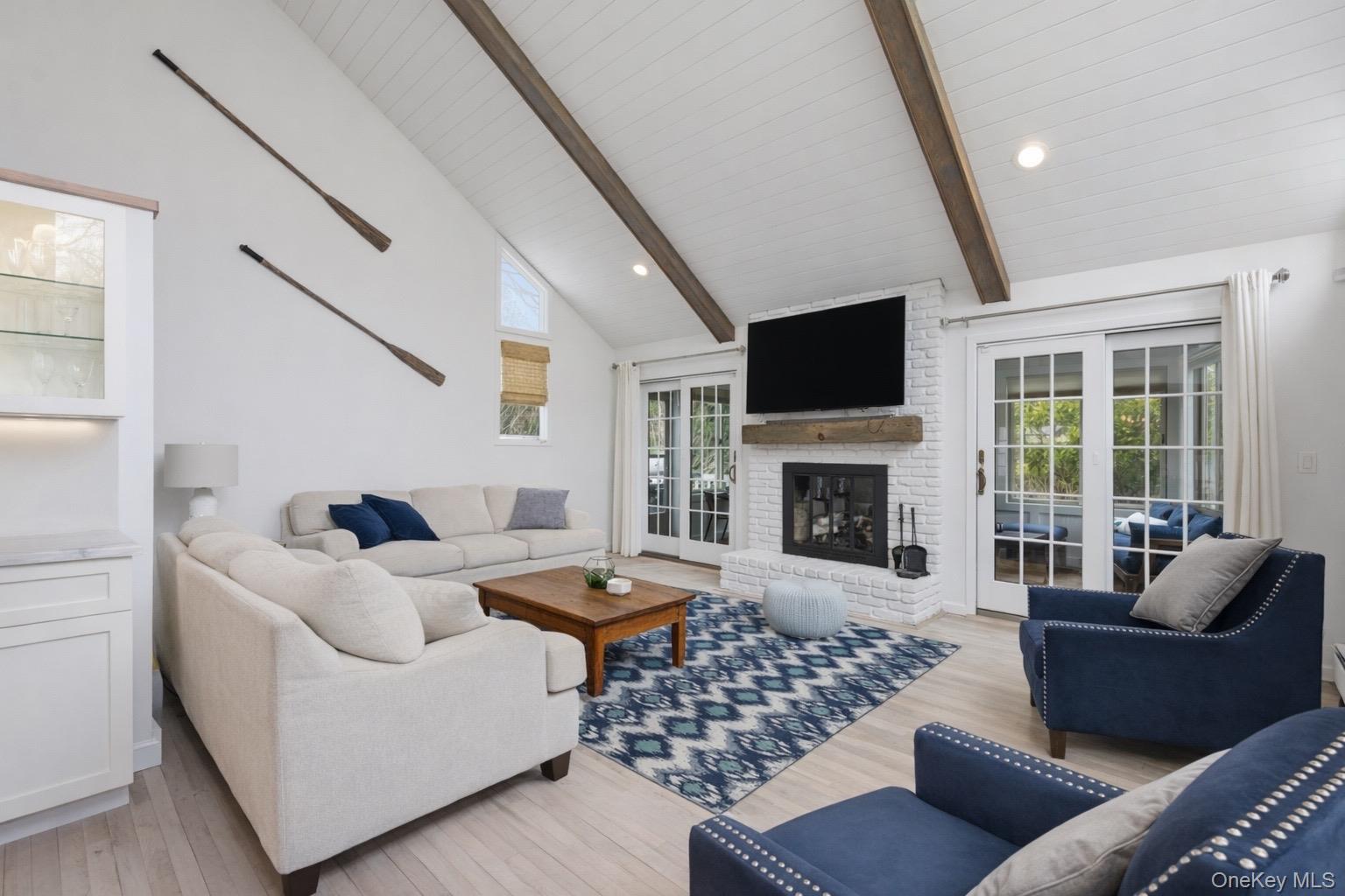 1 Canal Way, Hampton Bays, NY 11946