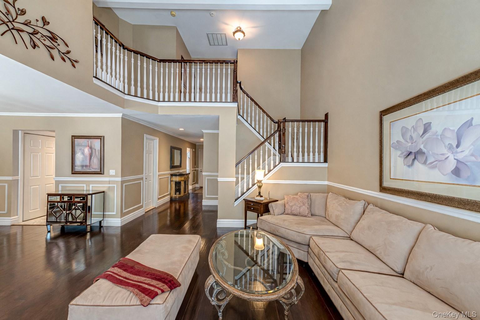 240 Pond View Lane, Smithtown, NY 11787