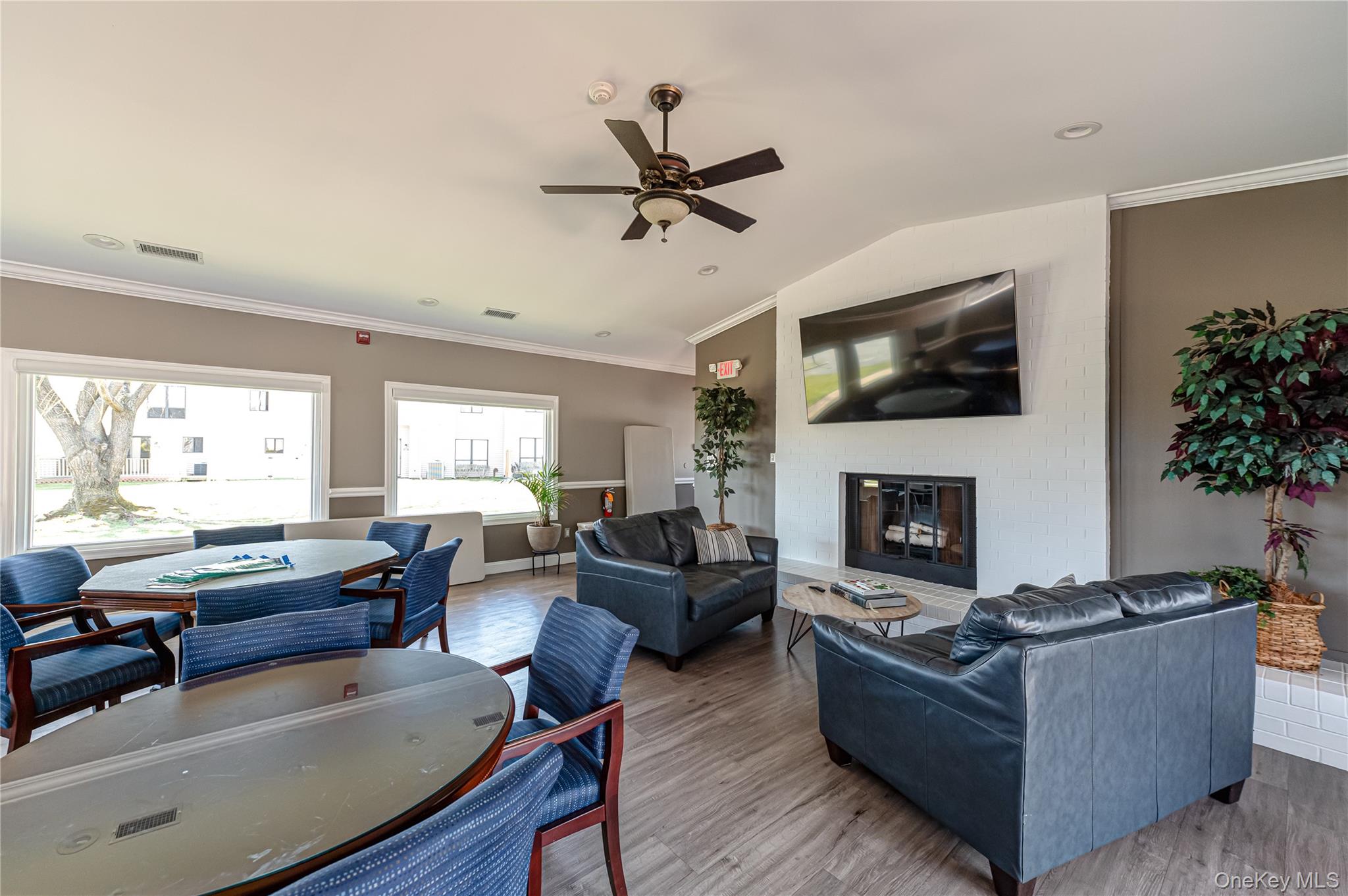 240 Pond View Lane, Smithtown, NY 11787