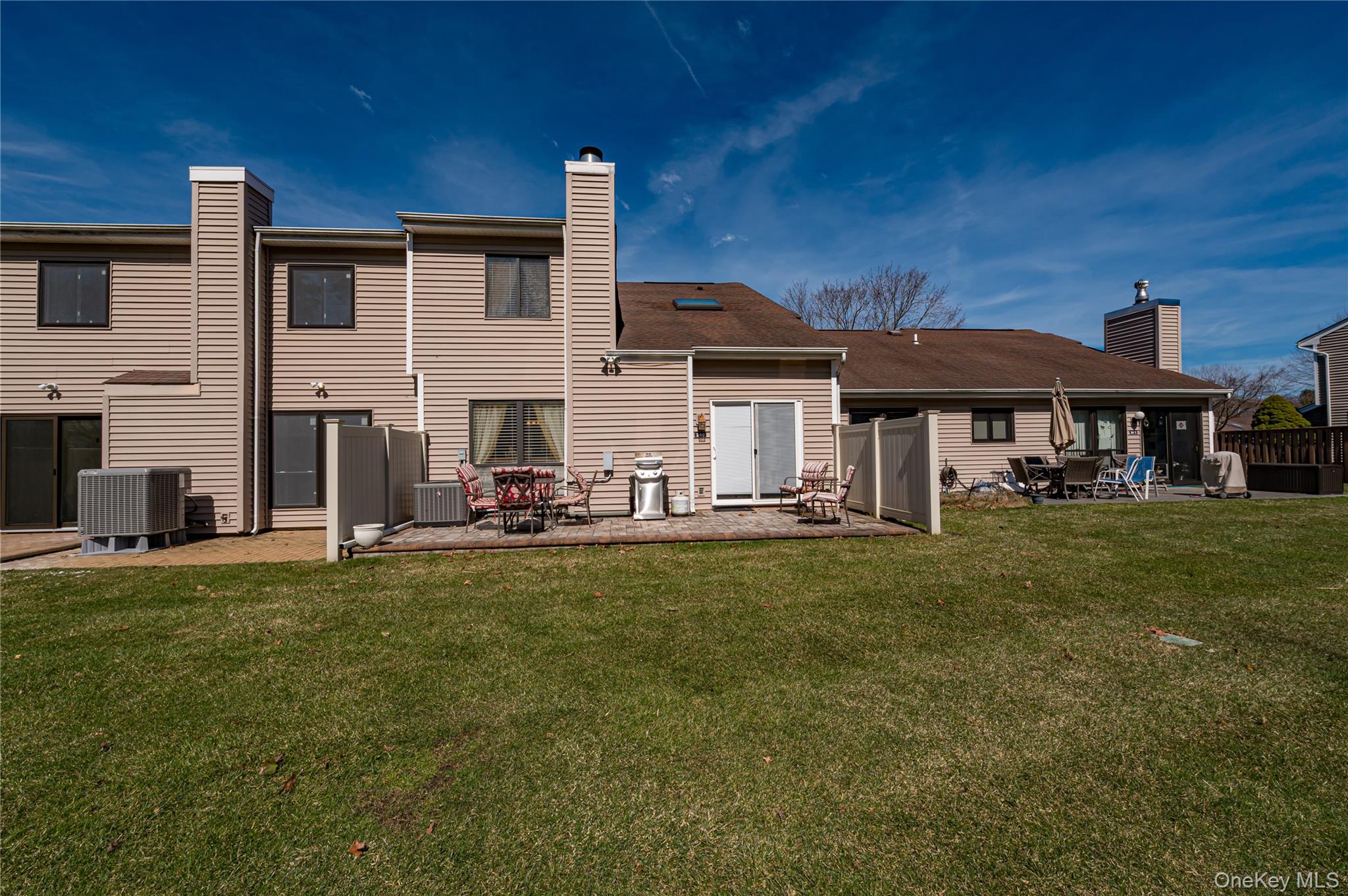 240 Pond View Lane, Smithtown, NY 11787