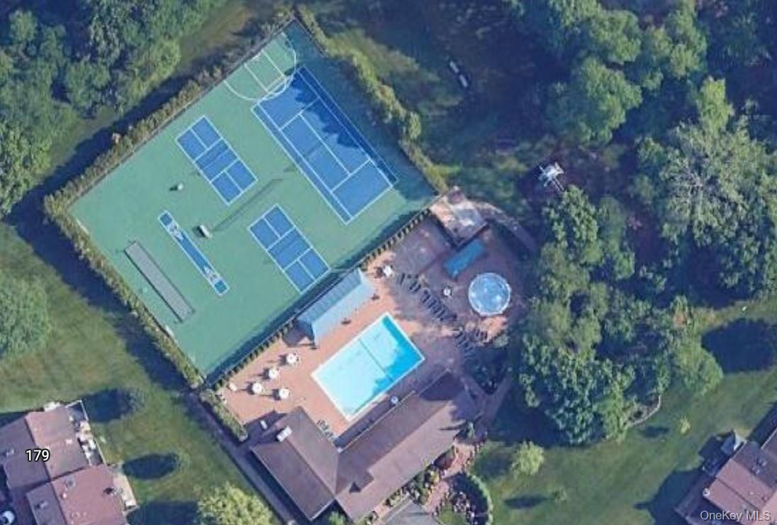 240 Pond View Lane, Smithtown, NY 11787