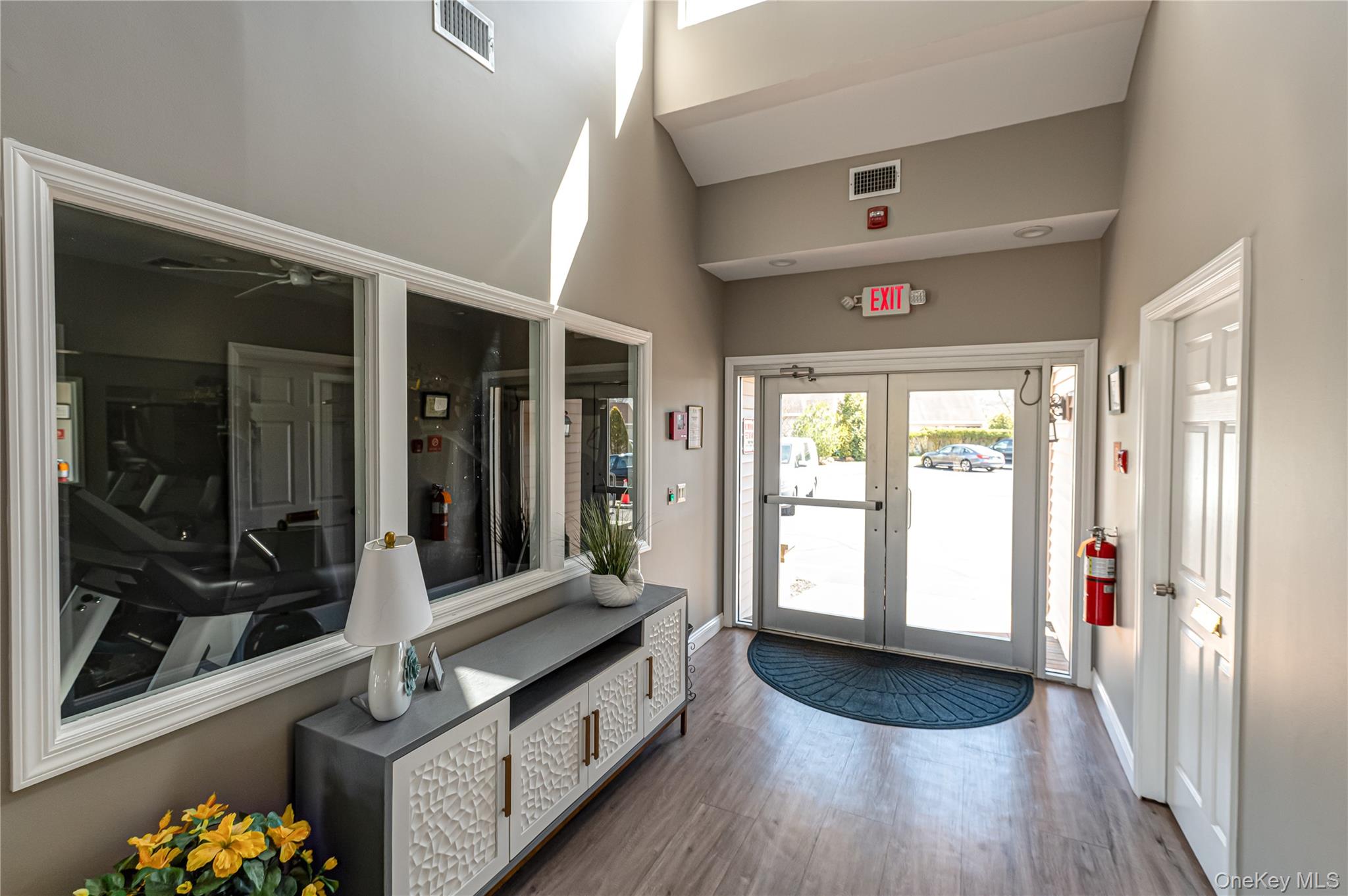 240 Pond View Lane, Smithtown, NY 11787