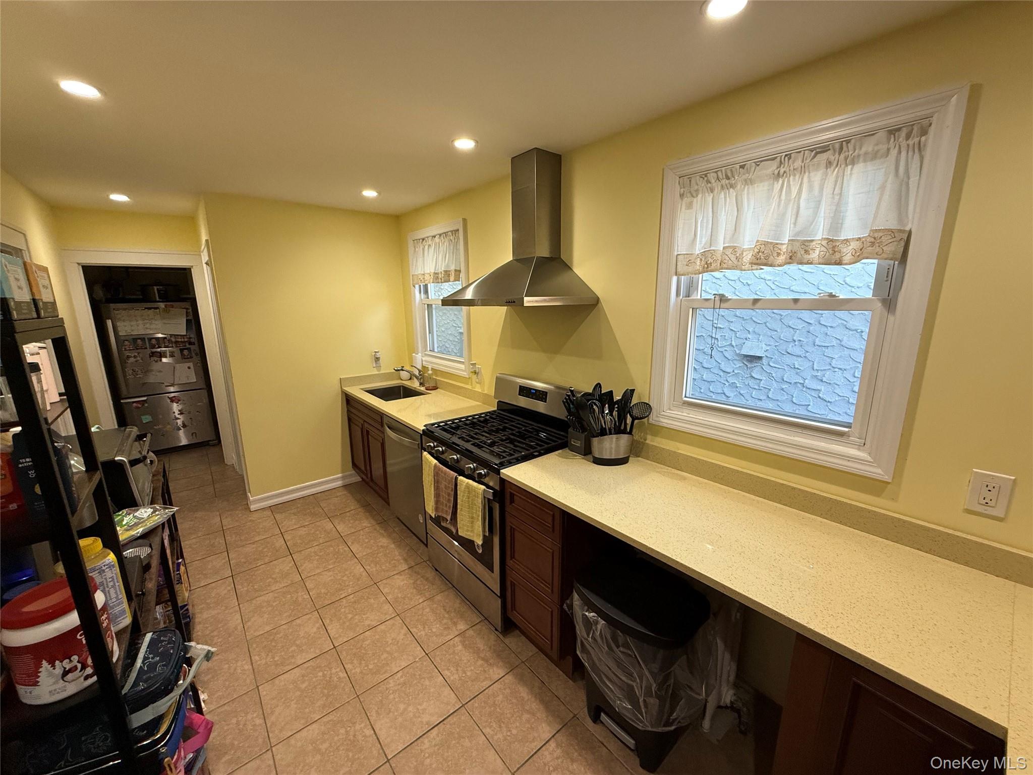 8802 79th Avenue, Glendale, NY 11385