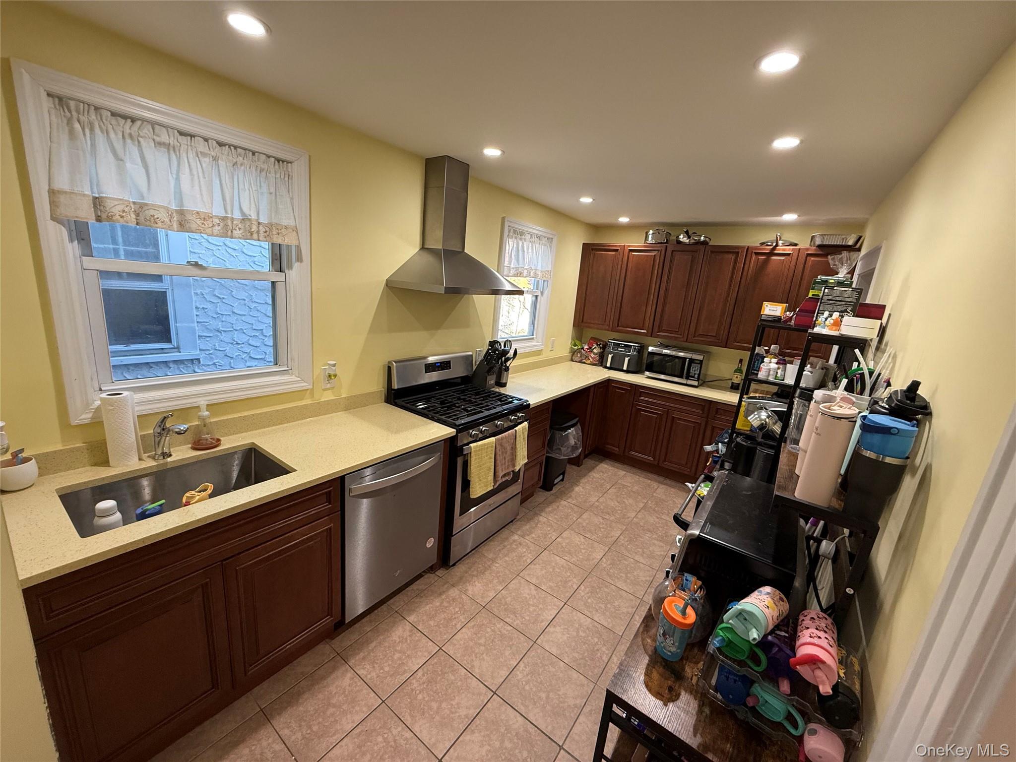 8802 79th Avenue, Glendale, NY 11385