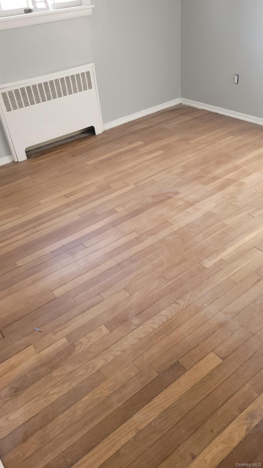 8 Dee Place, Huntington Station, NY 11746