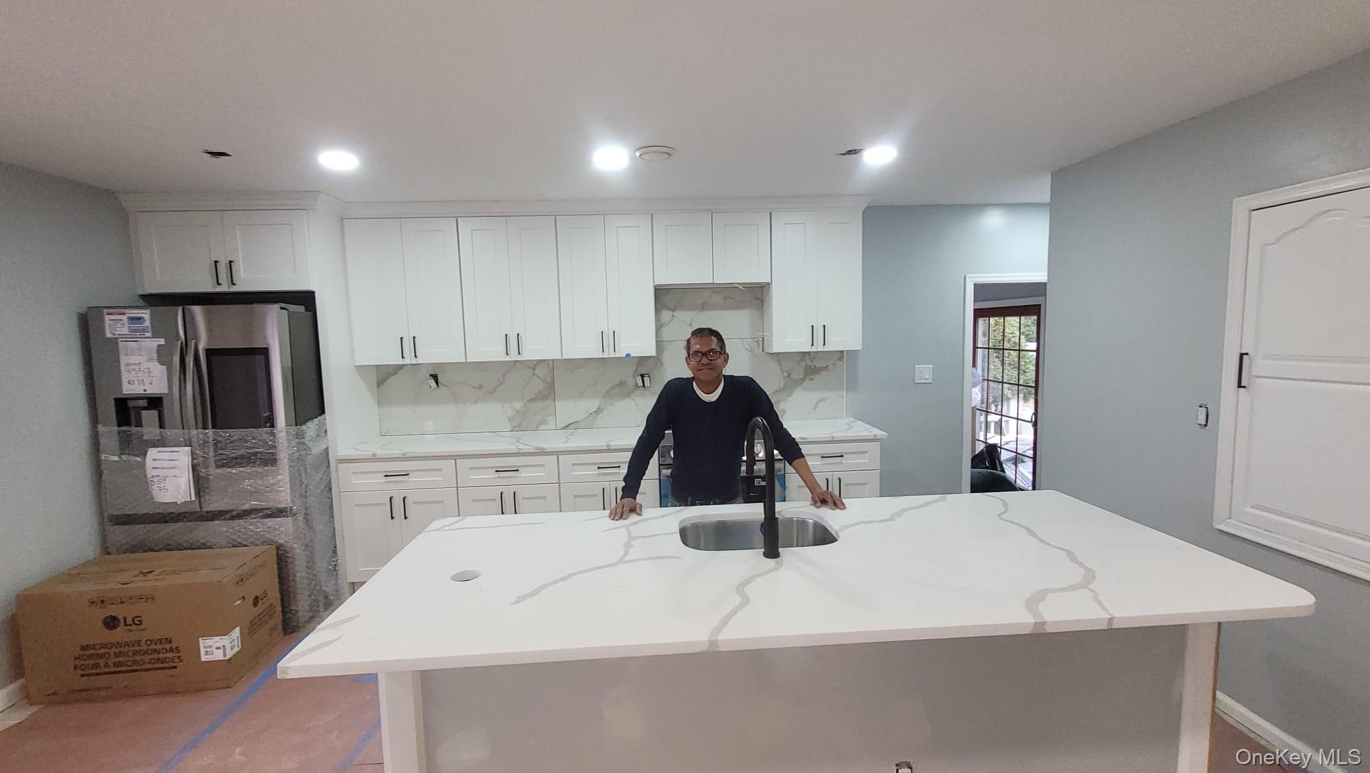 8 Dee Place, Huntington Station, NY 11746