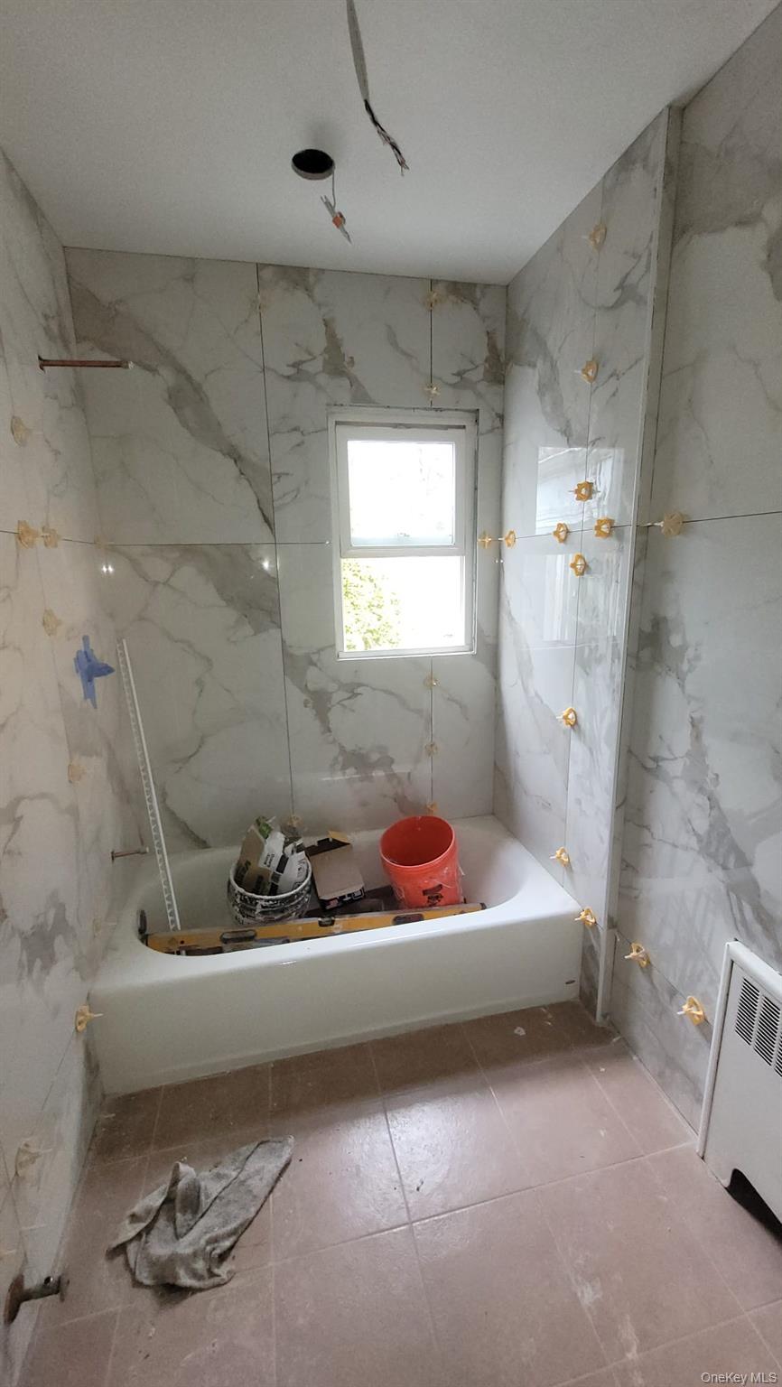 8 Dee Place, Huntington Station, NY 11746