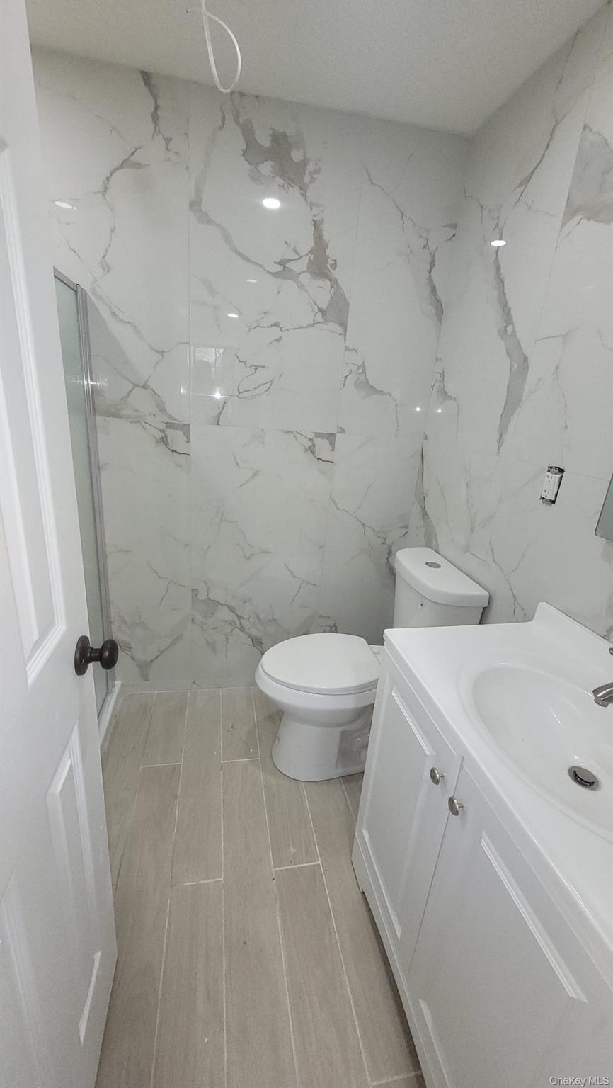 8 Dee Place, Huntington Station, NY 11746