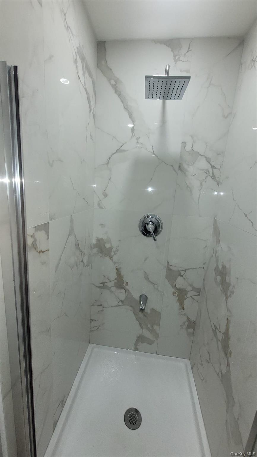 8 Dee Place, Huntington Station, NY 11746