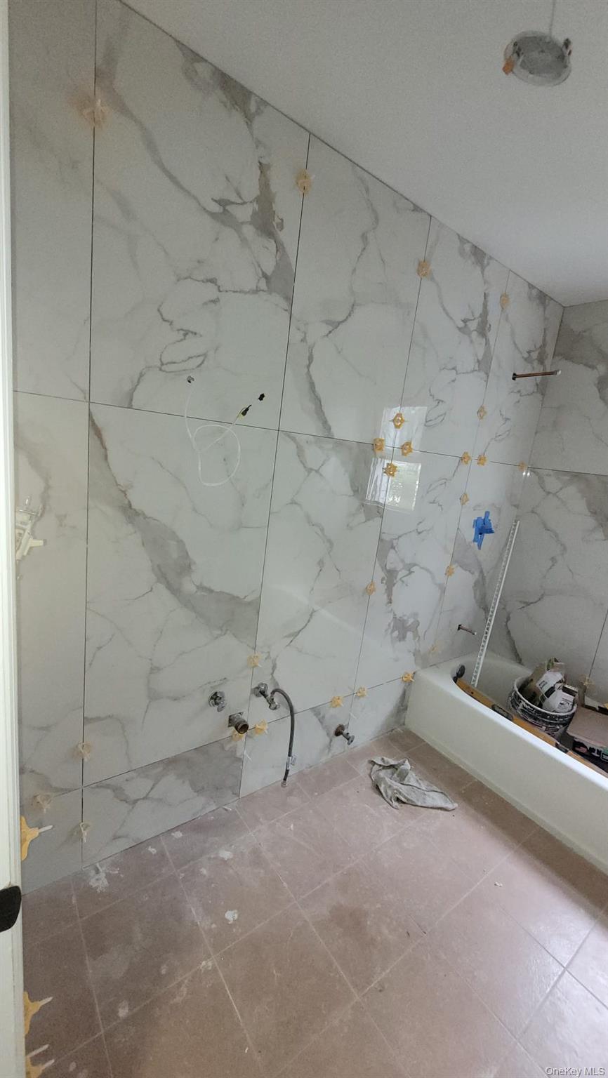 8 Dee Place, Huntington Station, NY 11746