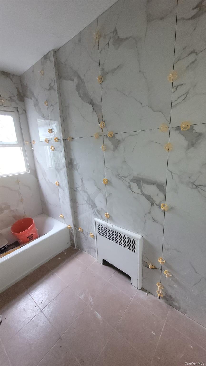 8 Dee Place, Huntington Station, NY 11746