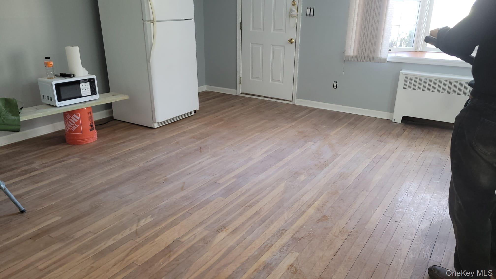 8 Dee Place, Huntington Station, NY 11746