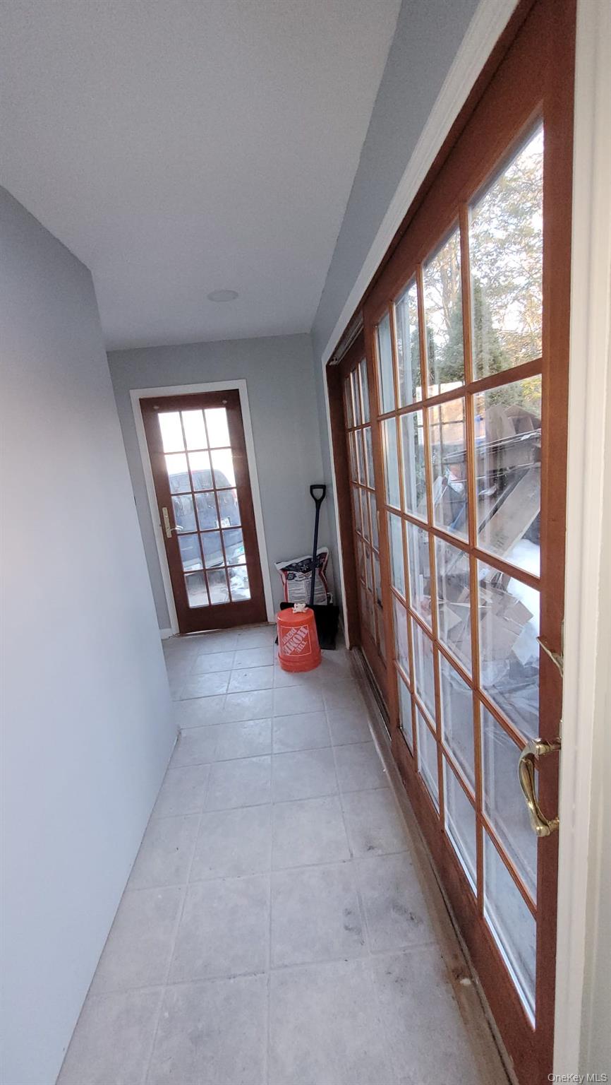 8 Dee Place, Huntington Station, NY 11746