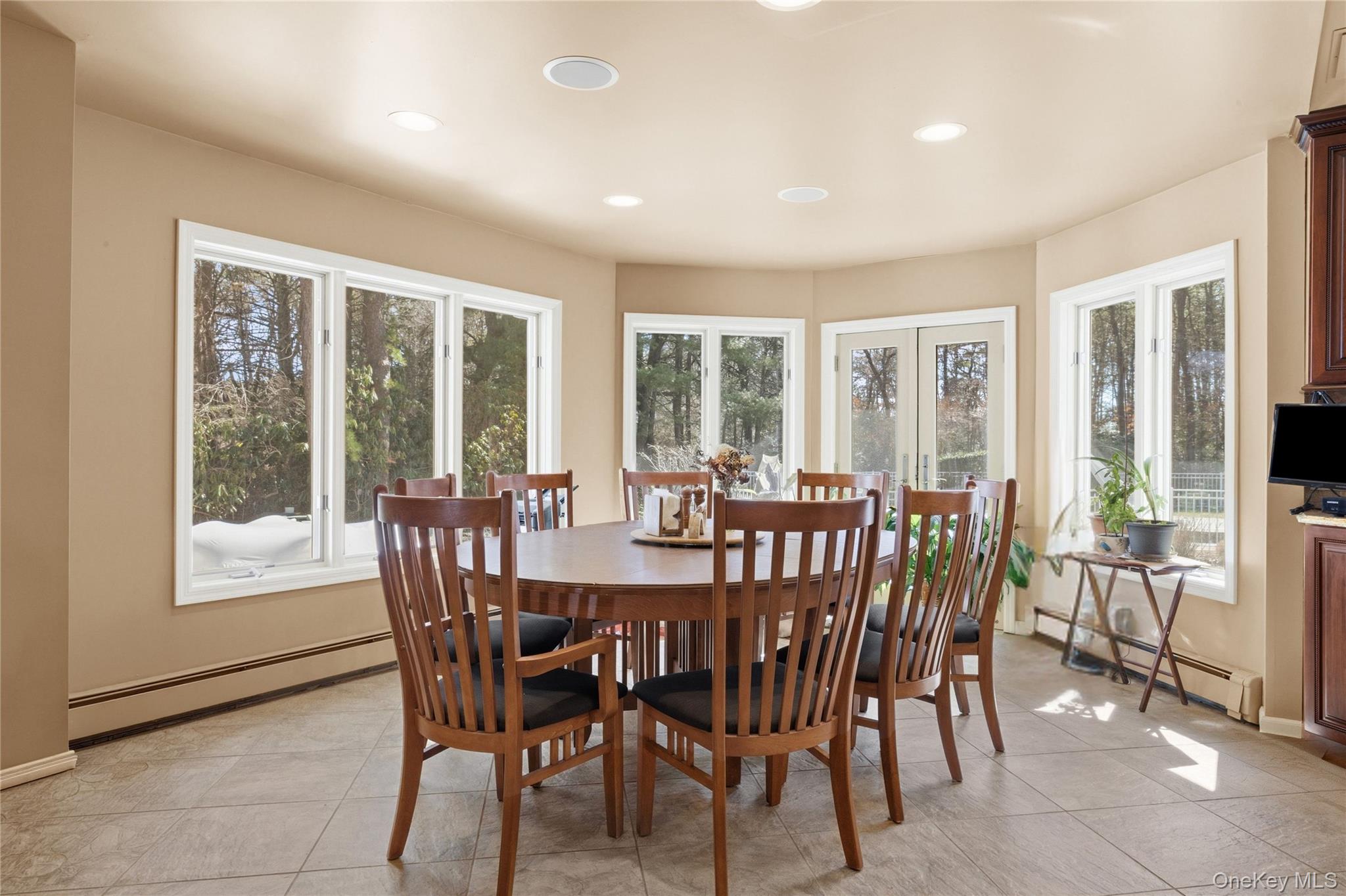 12 E Dosoris Lane, Dix Hills, NY 11746