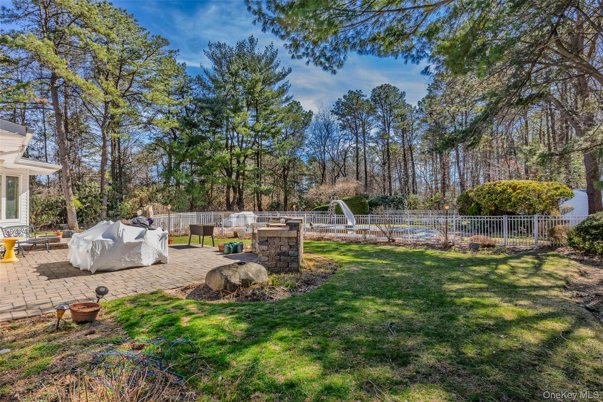 12 E Dosoris Lane, Dix Hills, NY 11746