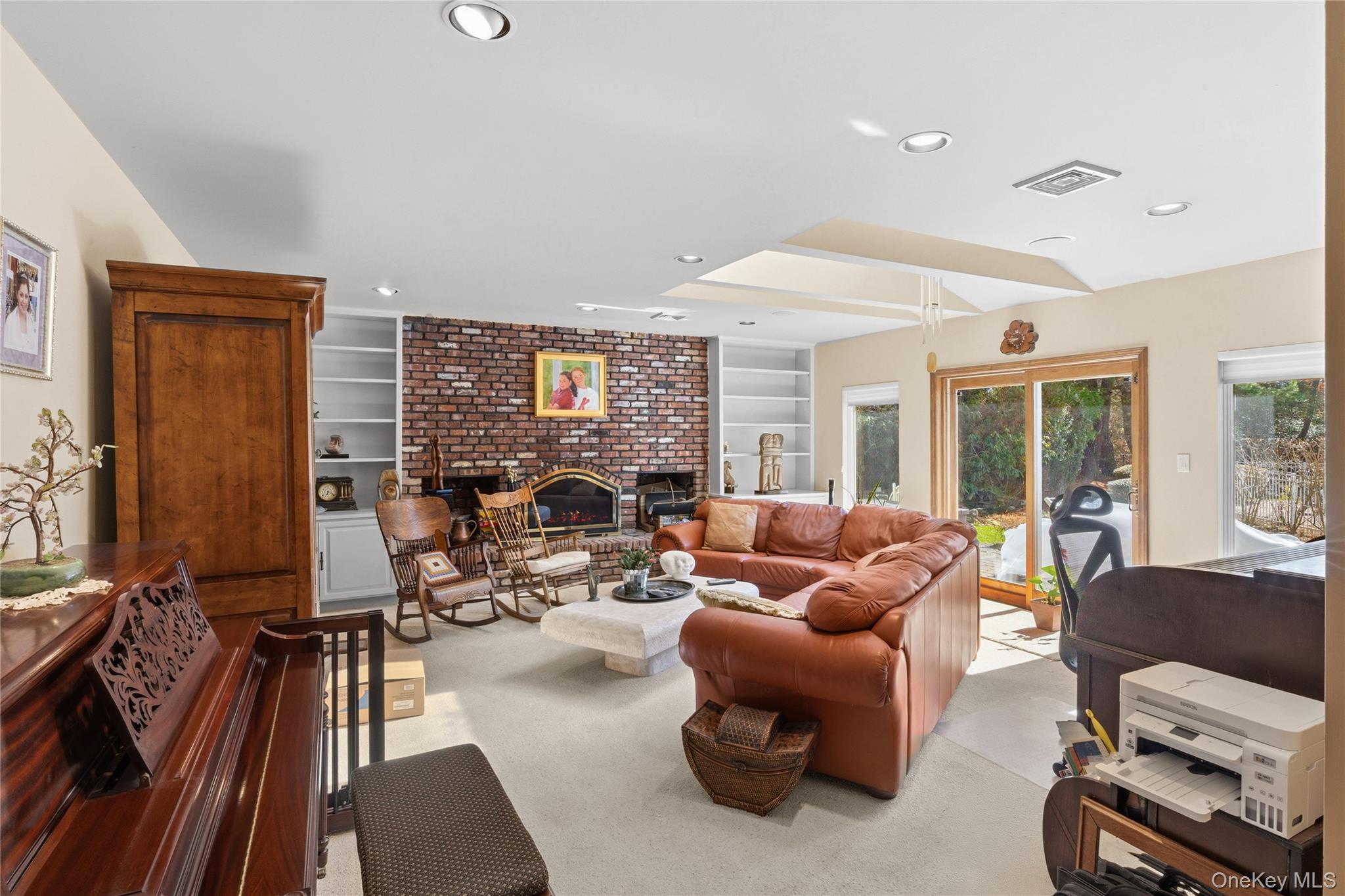 12 E Dosoris Lane, Dix Hills, NY 11746