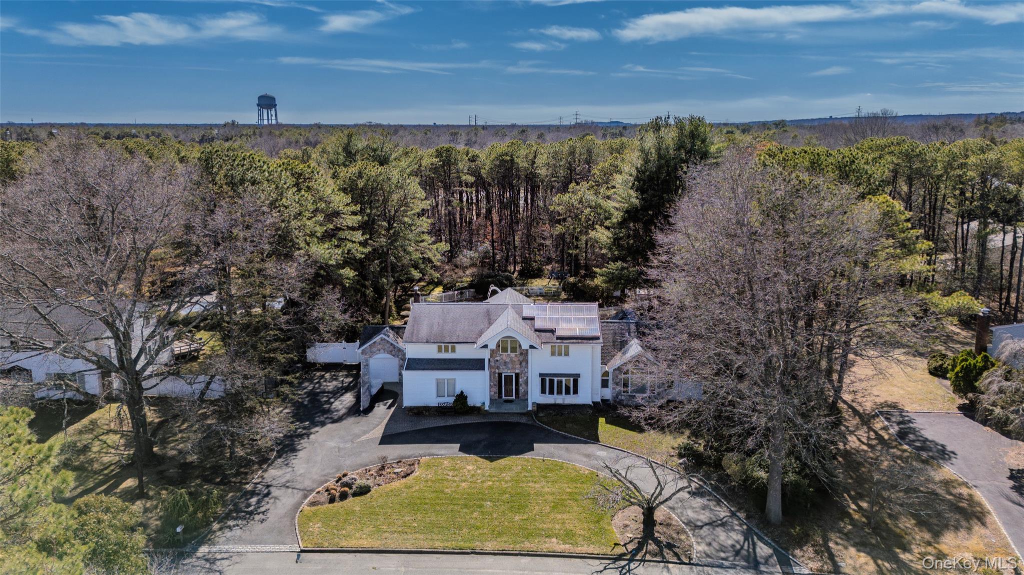 12 E Dosoris Lane, Dix Hills, NY 11746