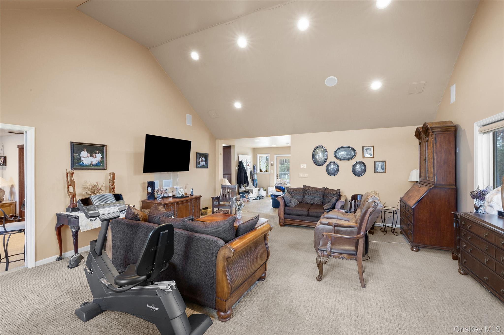 12 E Dosoris Lane, Dix Hills, NY 11746