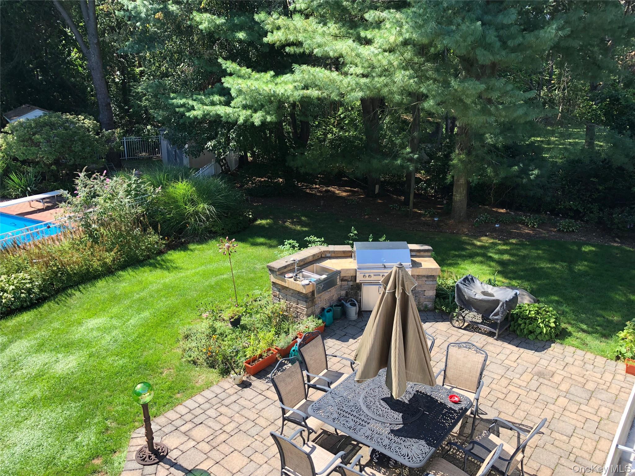 12 E Dosoris Lane, Dix Hills, NY 11746