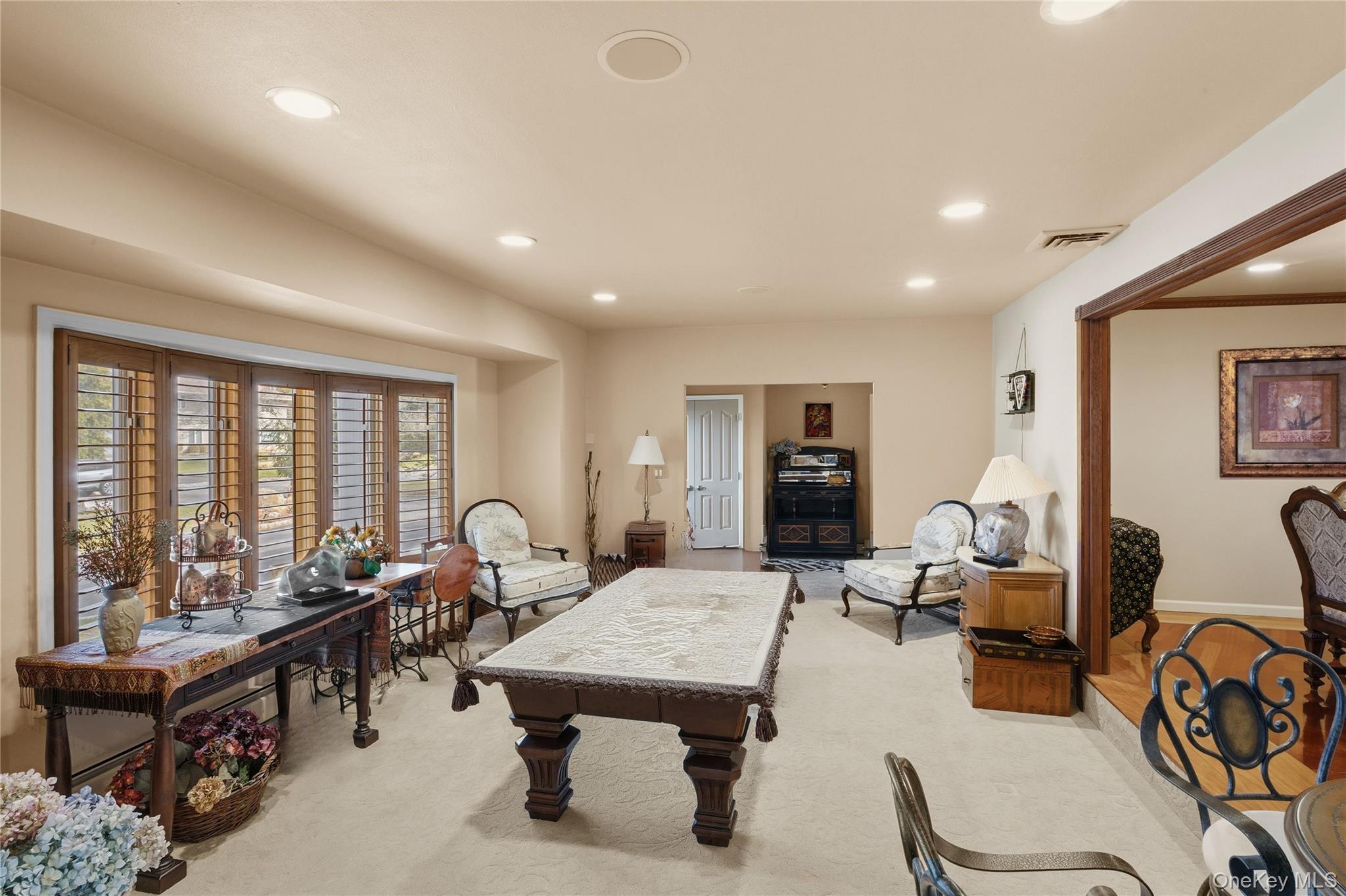 12 E Dosoris Lane, Dix Hills, NY 11746