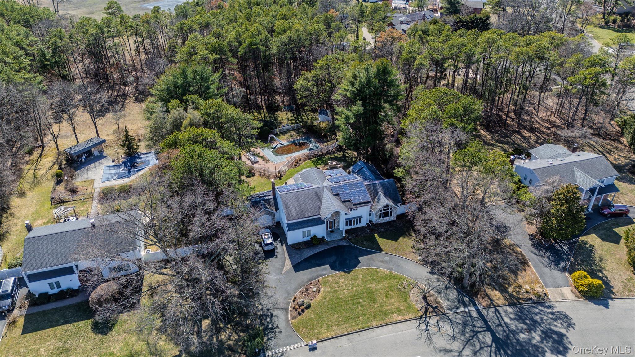 12 E Dosoris Lane, Dix Hills, NY 11746