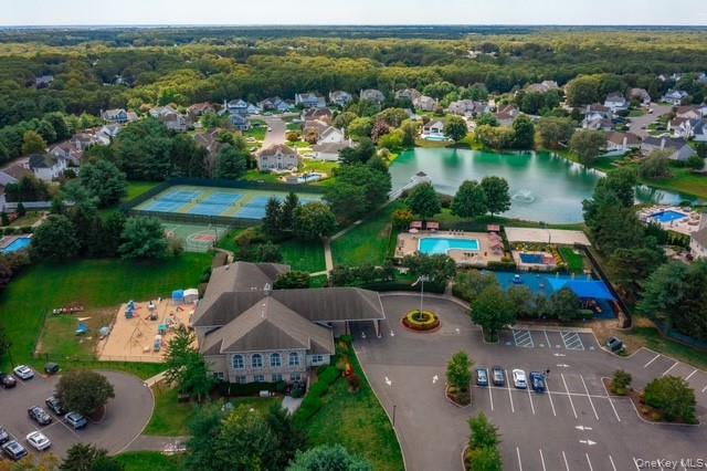 1 Laurel Lane, Holtsville, NY 11742