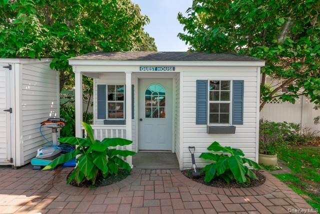 1 Laurel Lane, Holtsville, NY 11742