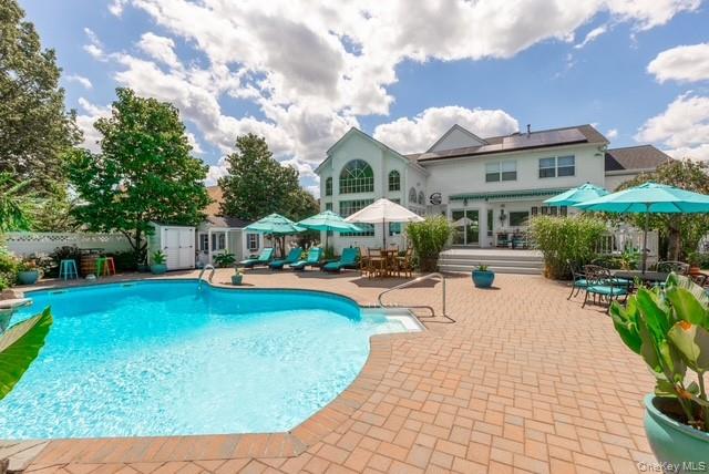 1 Laurel Lane, Holtsville, NY 11742