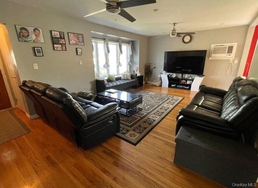 54 Camden Place, New Hyde Park, NY 11040