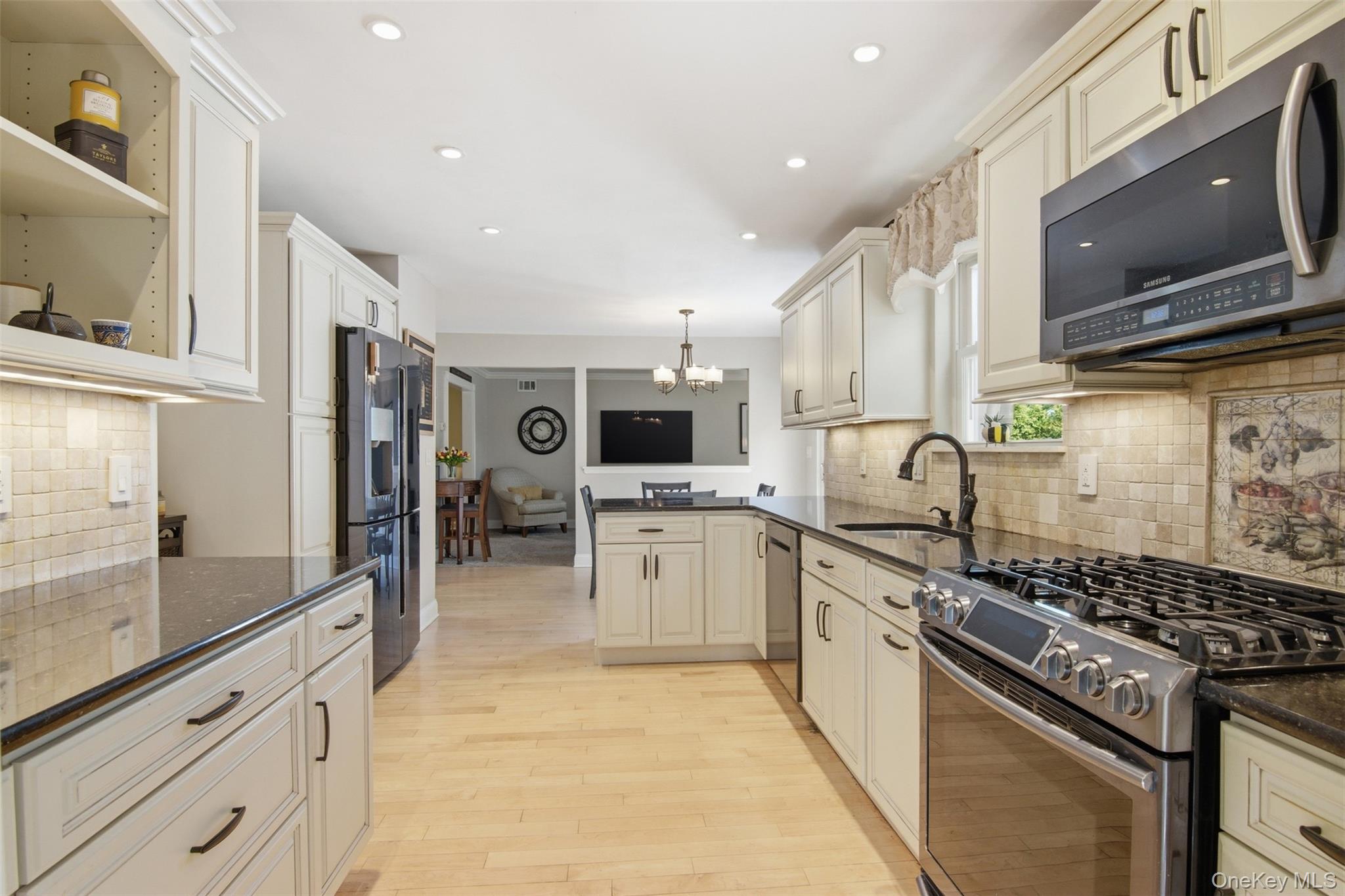 187 Natures Lane, Miller Place, NY 11764