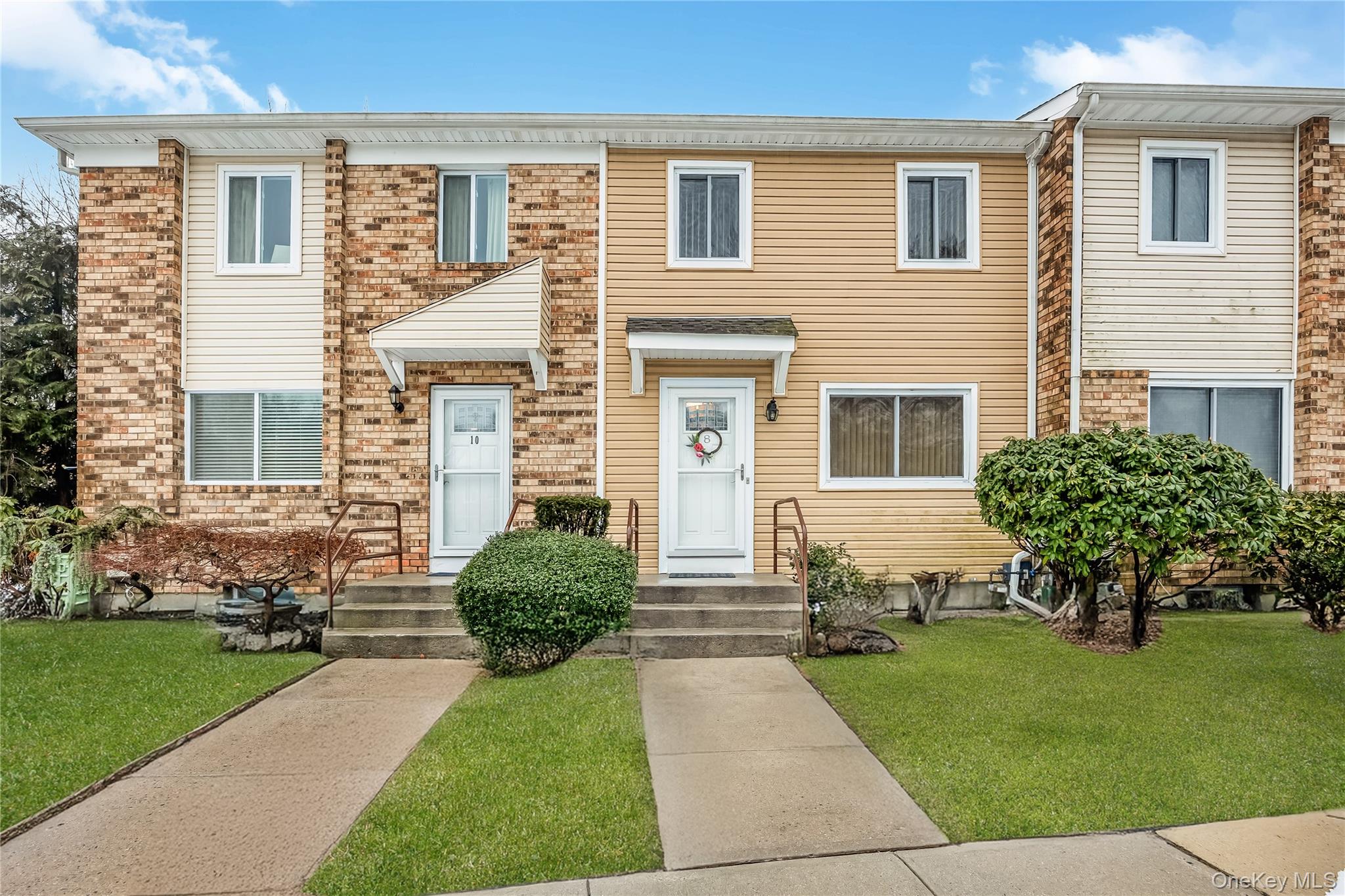 8 Town House Drive, Massapequa Park, NY 11762