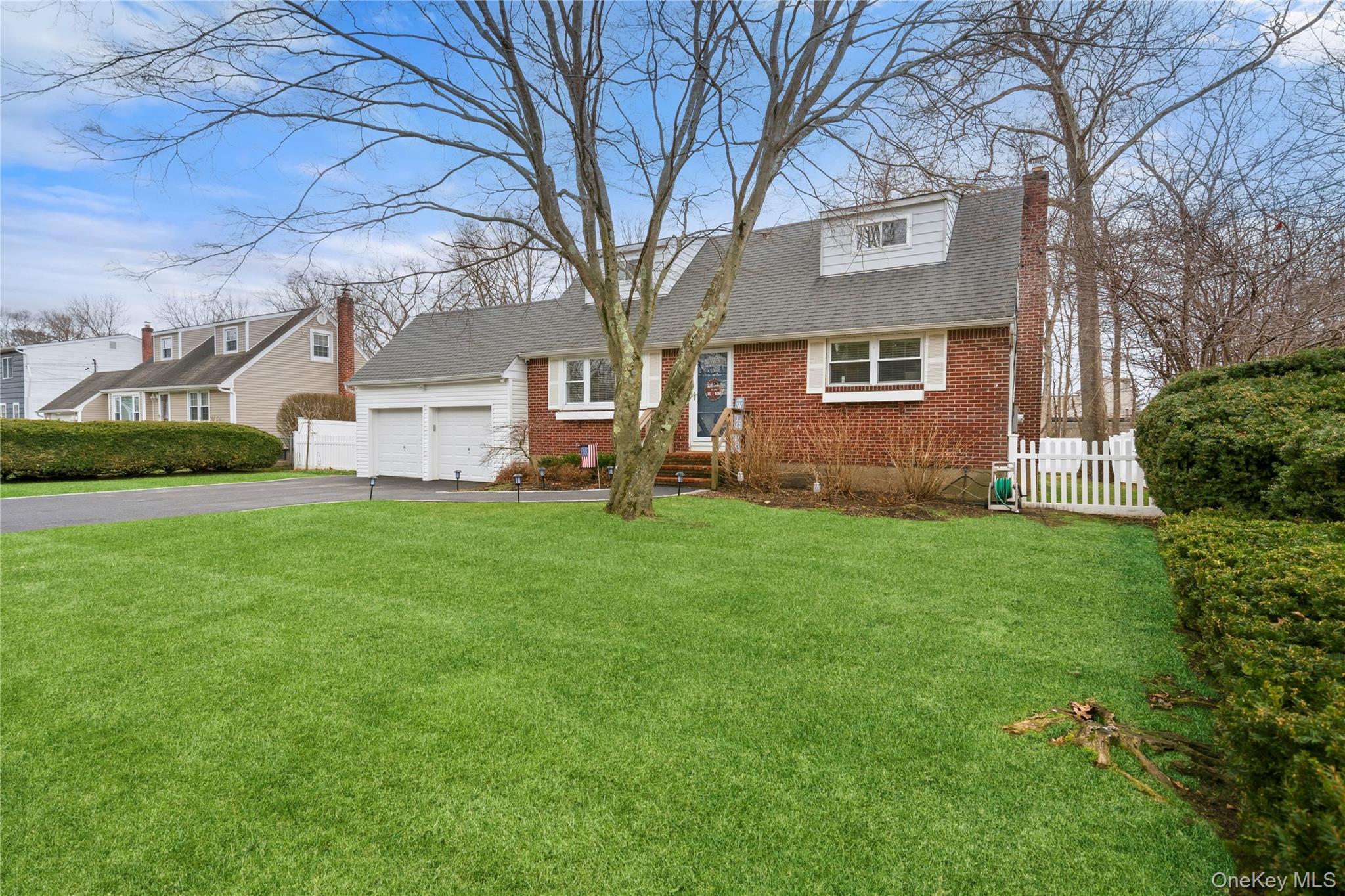 44 Robinson Street, Shoreham, NY 11786