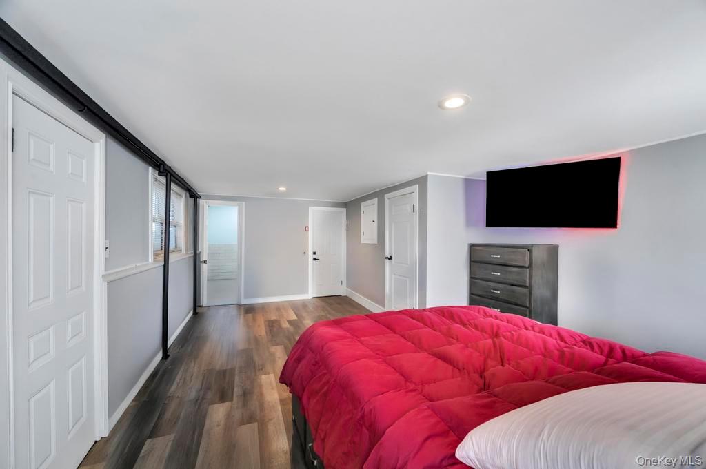 221 Cedar Court, Copiague, NY 11726