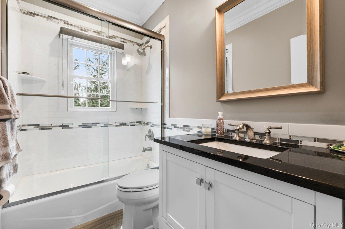 66 Arch Drive, Holbrook, NY 11741