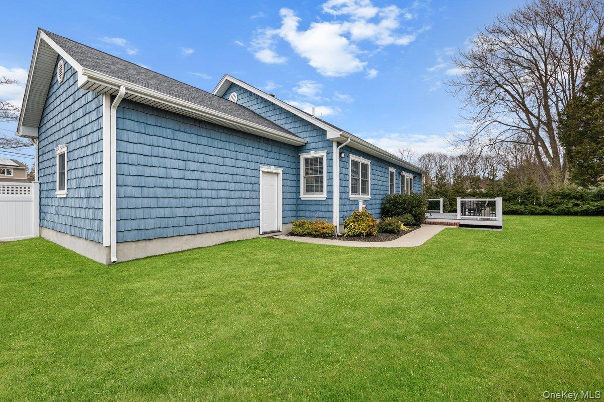 66 Arch Drive, Holbrook, NY 11741