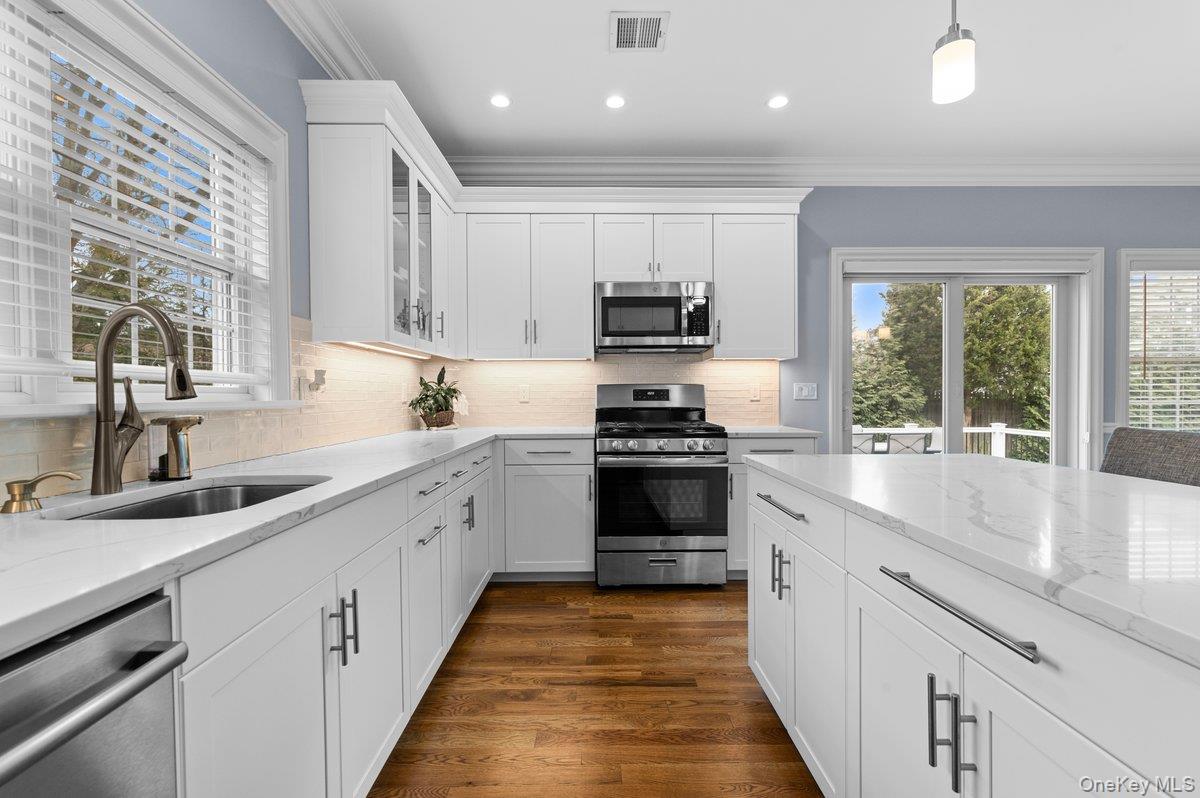 66 Arch Drive, Holbrook, NY 11741