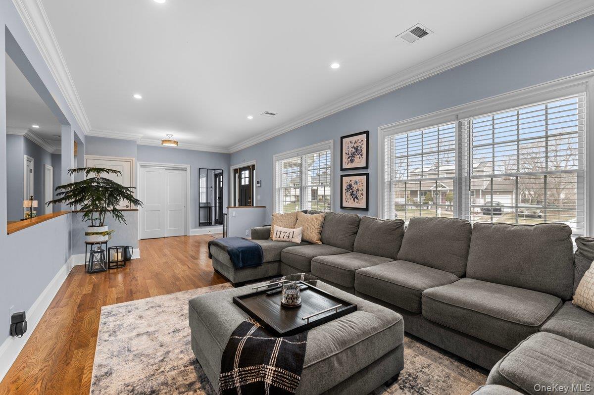 66 Arch Drive, Holbrook, NY 11741