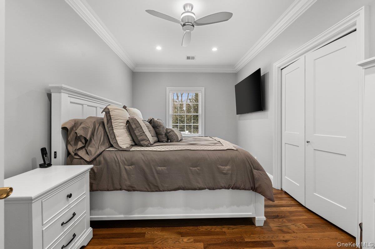 66 Arch Drive, Holbrook, NY 11741