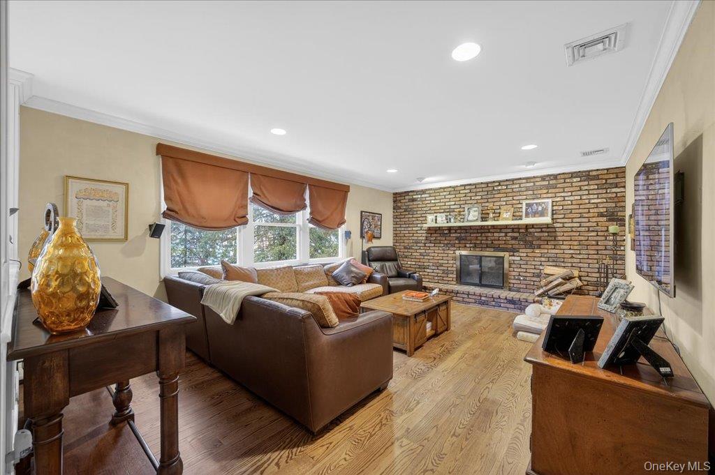 10 Evergreen Court, Suffern, NY 10901