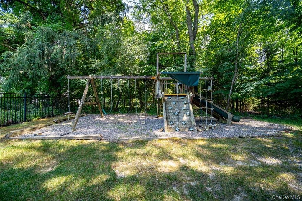 10 Evergreen Court, Suffern, NY 10901