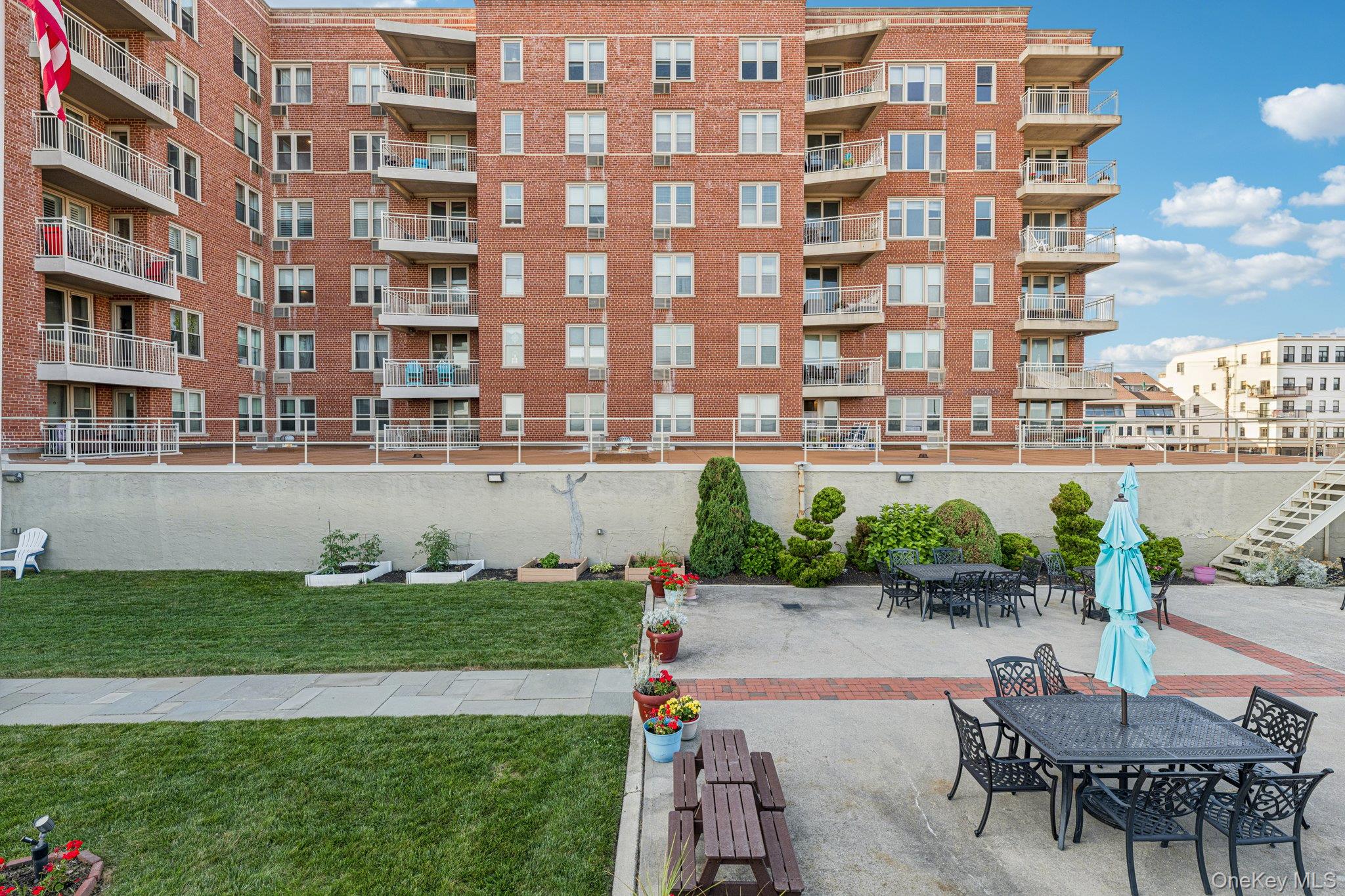 560 W, Broadway # 1R, Long Beach, NY 11561